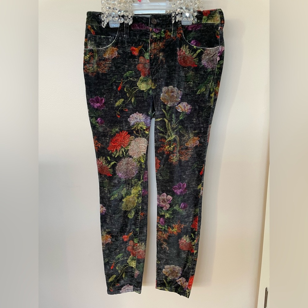 Pilcro Black Floral velvet Cropped Skinny Pants - Picture 2 of 4